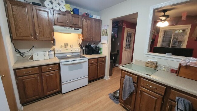 Foto del edificio - 1737 Parknoll Ln