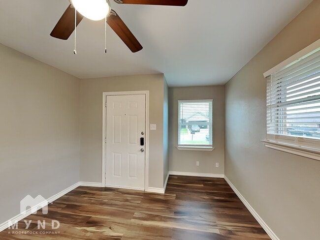 Building Photo - 1401 Cardinal Dr