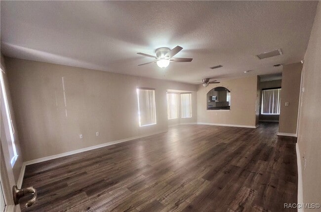 Building Photo - 835 E Rembrandt Way