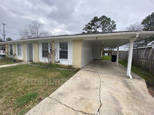 Building Photo - 4660 N Fuller Pl