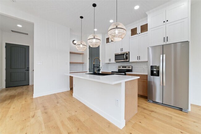 Building Photo - 4010 Dreyfus St