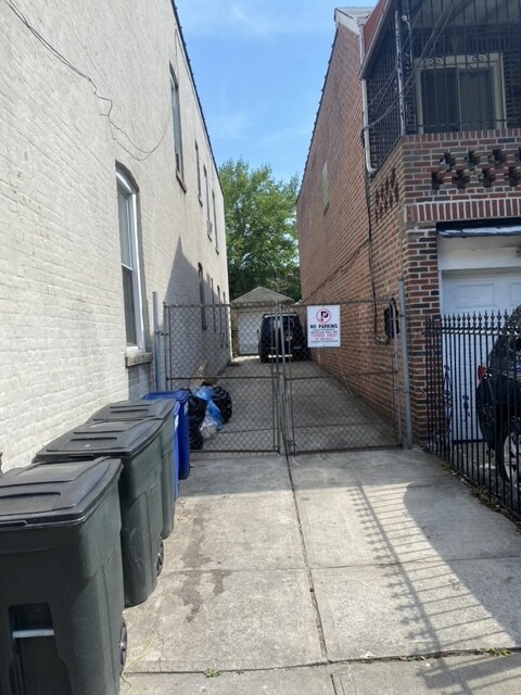 Building Photo - 4716 Snyder Ave