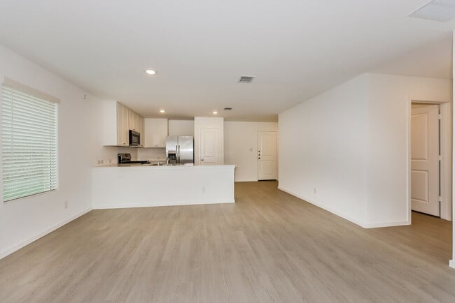 Building Photo - 1611 Sparrow Hawk Rd