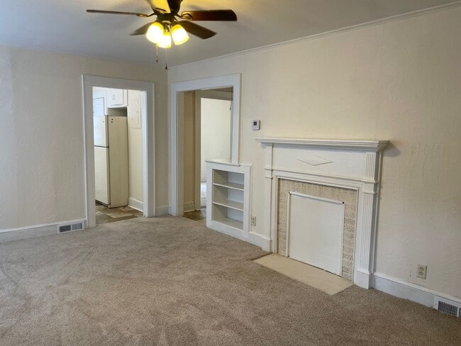 Building Photo - 420 N Elm St