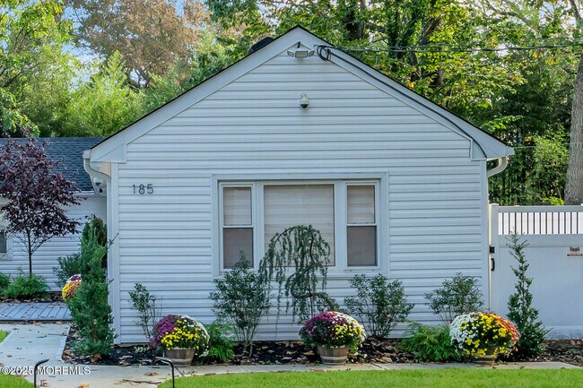 Building Photo - 185 Elmwood Rd