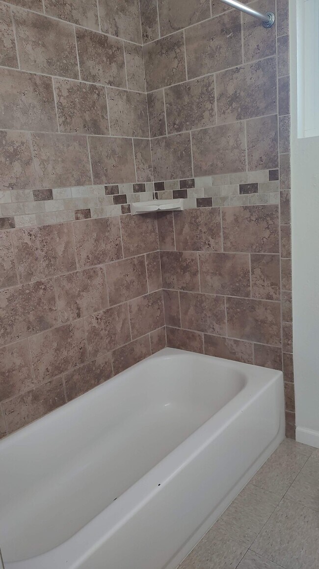 Foto del edificio - 592 N Eucalyptus Ave