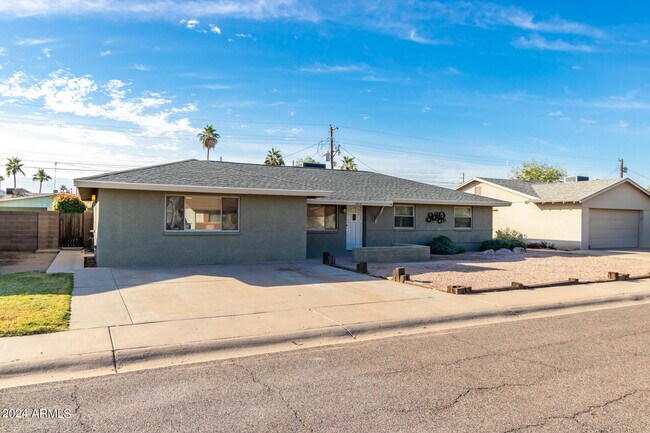 Building Photo - 8419 E Granada Rd