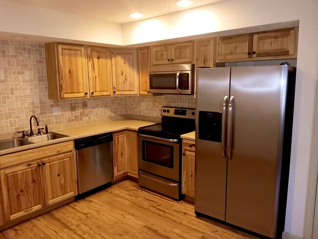Building Photo - 809 Island View Dr