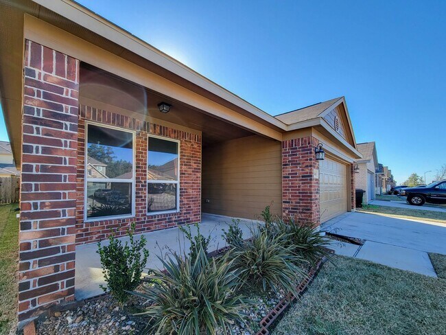 Building Photo - BEAUTIFUL NEW 3 BEDROOM 2 BATH HOME.  GREAT LOCATION CLOSE TO 45 AND BELTWAY 8