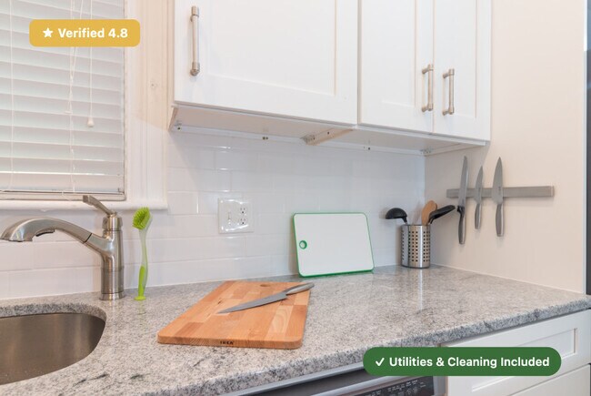 Foto del edificio - Furnished Private Bedroom in East Boston