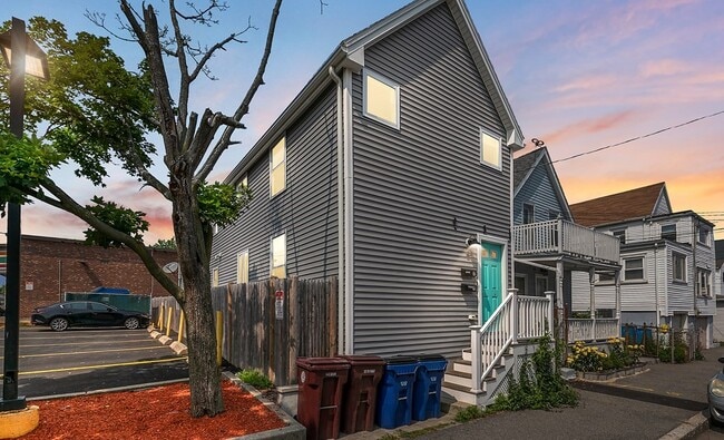 Building Photo - 25 Beachland Ave