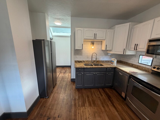 Foto del edificio - 16401 Hwy 99