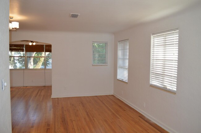 Building Photo - 1205 Dorel St