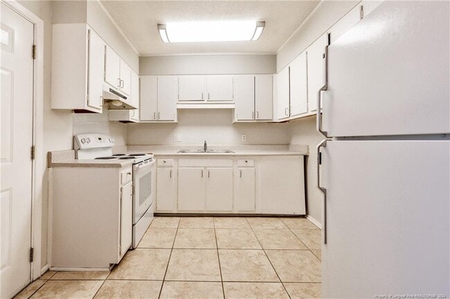 Foto del edificio - 2420 Bragg Blvd