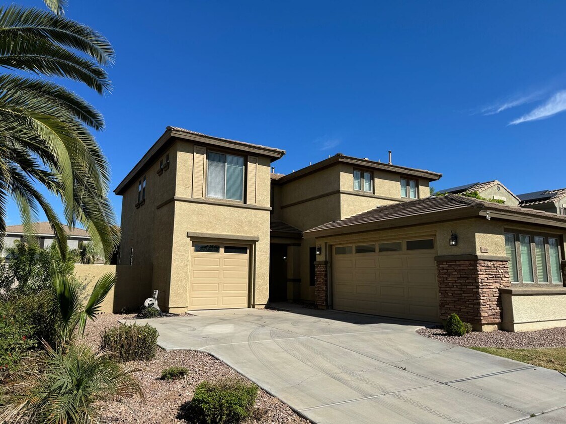 Primary Photo - 4 Bedroom Home at the Grange in the Power ...