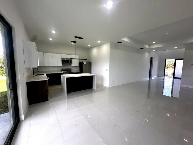 Foto del edificio - 2446 Embers Pkwy W