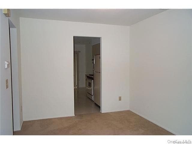 Building Photo - 39 The Knolls