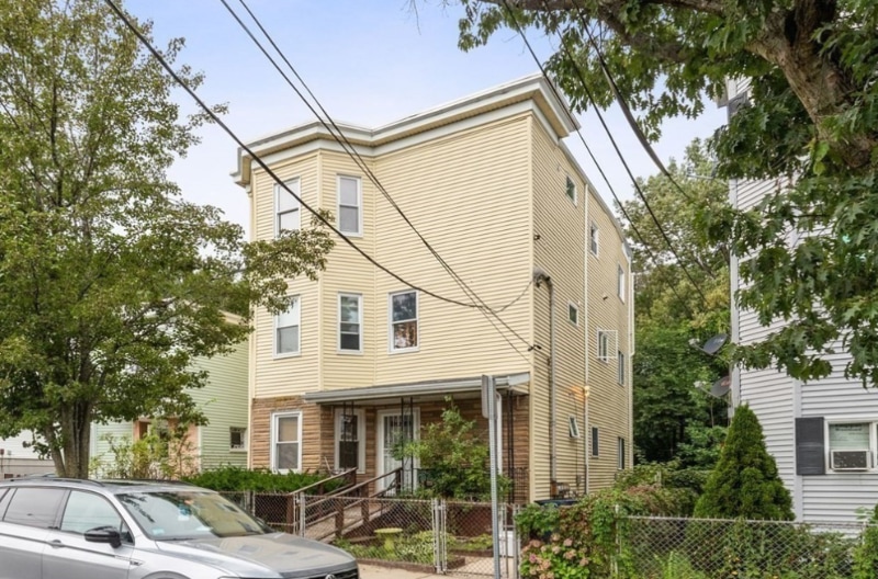 30 Gillooly Rd Unit 2R, Chelsea, MA 02150 Apartment for Rent in