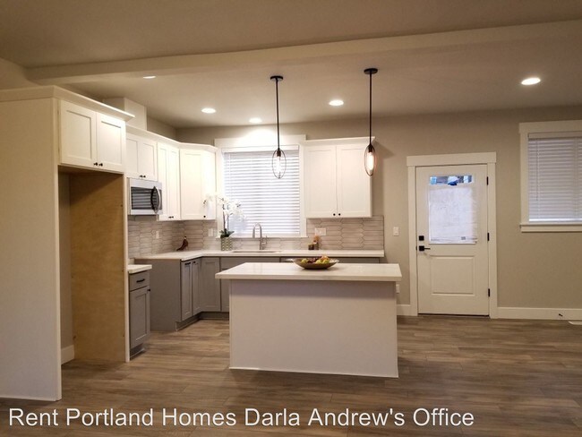 Building Photo - 3 br, 2.5 bath House - 12984 SE Market Street