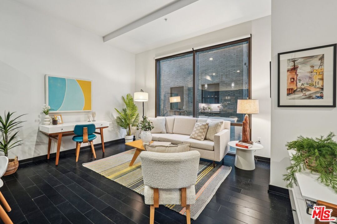 Foto principal - 655S S Hope St