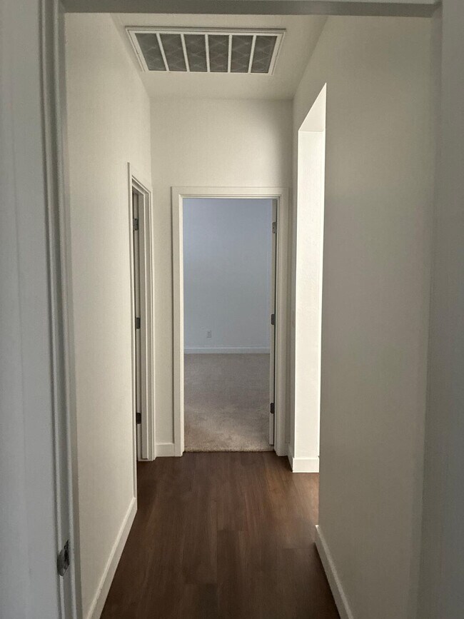 Building Photo - 5630 S Daisy Patch Pl