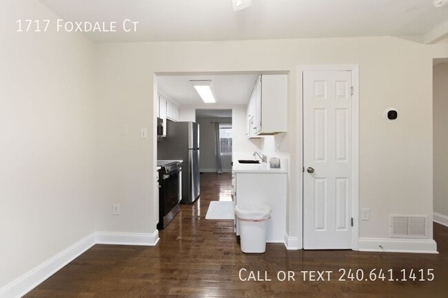 Foto del edificio - 1717 Foxdale Ct
