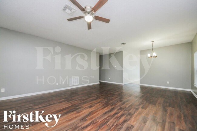 Foto del edificio - 4302 Hidden Meadow Dr