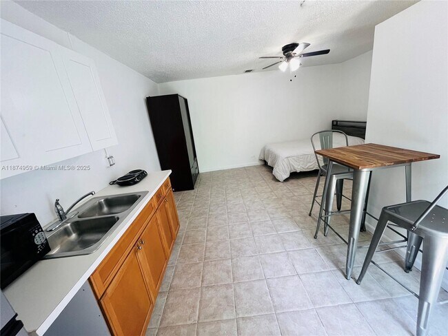 Foto del edificio - 4200 NW 2nd St