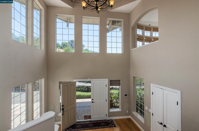 Building Photo - 3434 Woodview Dr
