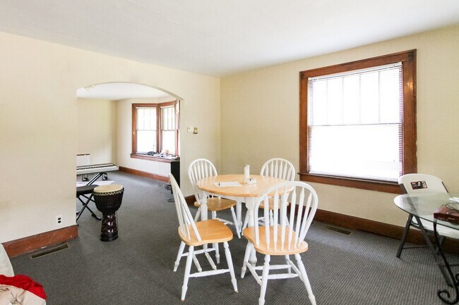 Building Photo - PRELEASING for AUGUST! Dishwasher Included