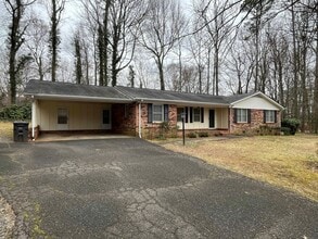 Building Photo - 2602 Caroline St