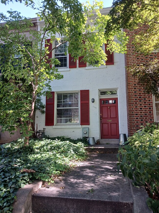 Building Photo - 955 25th St NW