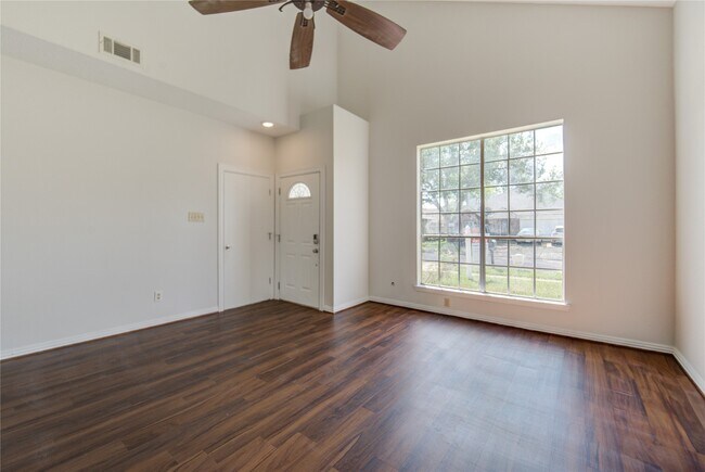 Foto del edificio - 308 N Ranch House Rd