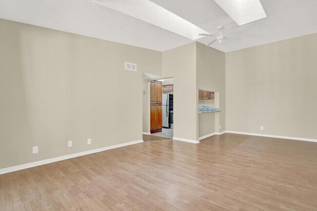 Building Photo - 206 Foxtail Dr