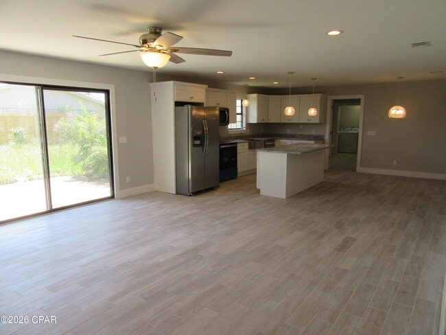 Building Photo - 2708 Amelia Ave