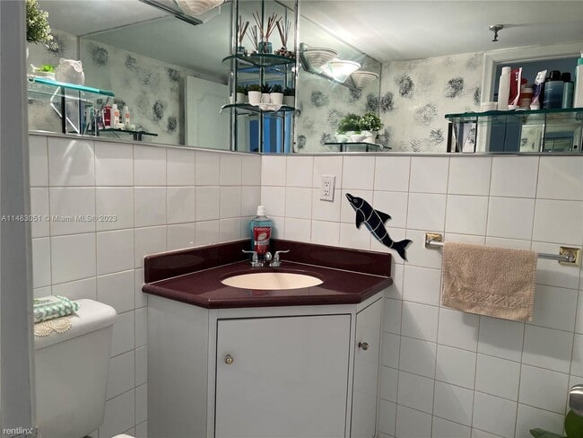 Building Photo - 3 br, 2.5 bath House - 17900 N Bay Rd Apt 609