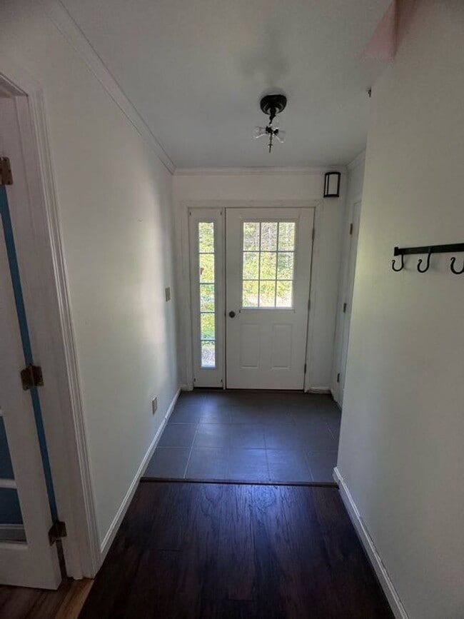 Building Photo - Beautiful 3 Bedroom Brunswick House