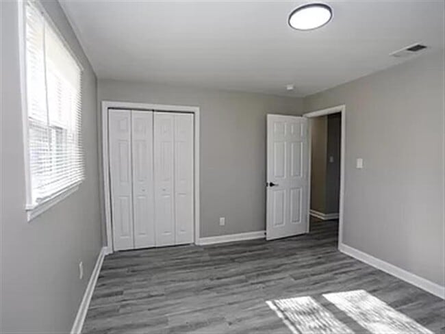 Building Photo - pet-friendly!