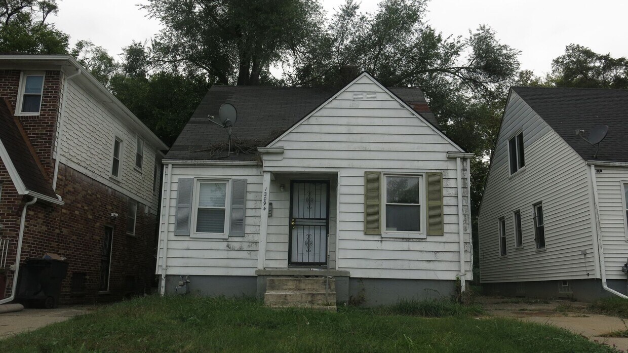 Primary Photo - 12094 W. Outer Dr, 3bed/1 bath hardwood fl...