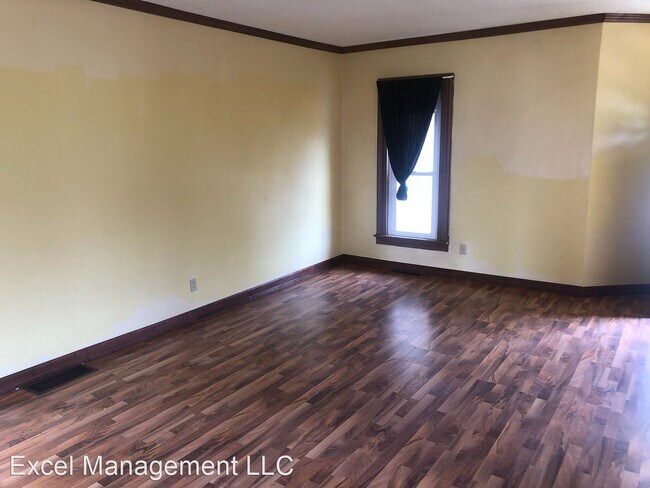 Building Photo - 4 br, 1 bath House - 104 River St