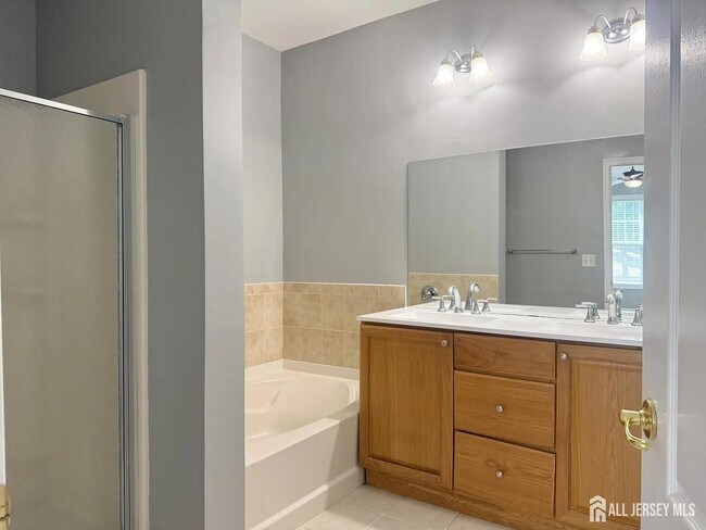 Foto del edificio - 3223 Edward Stec Blvd