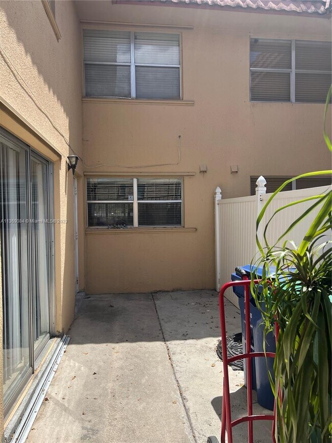 7106 NW 169th St, Hialeah, FL 33015 Townhome Rentals in Hialeah FL