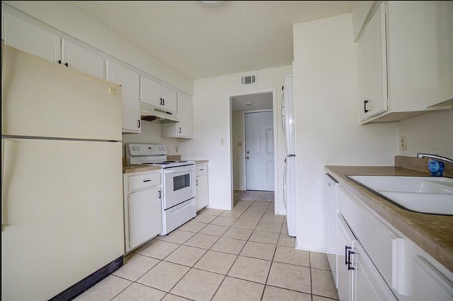 Foto del edificio - 1717 E Lindsey St