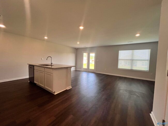 Building Photo - 433 Jackson Pt Cir