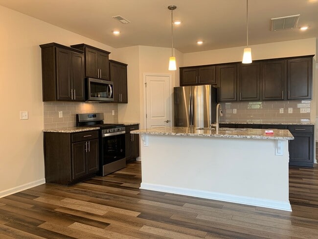 Foto del edificio - AMAZING LOCATION, Fantastic 3 Bed Home, In...