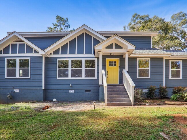 Building Photo - Charming 4-Bedroom Home with Spacious Yard...
