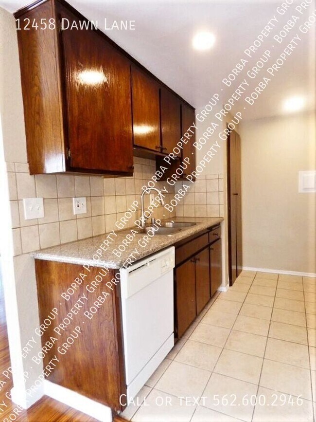 Foto del edificio - 12458 Dawn Ln