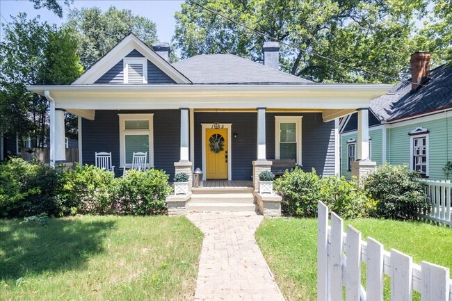 Beautiful 3/2.5 w/ Office Minutes From Airport and Woodward Academy! - Beautiful 3/2.5 w/ Office Minutes From Airport and Woodward Academy! House