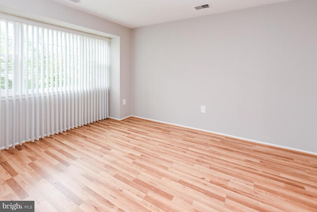 Building Photo - 15043 Cherrywood Dr