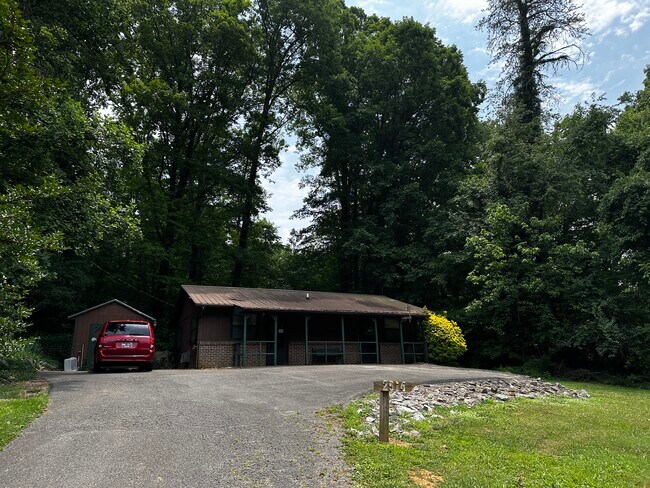 Foto del edificio - 2512 Legion Dr